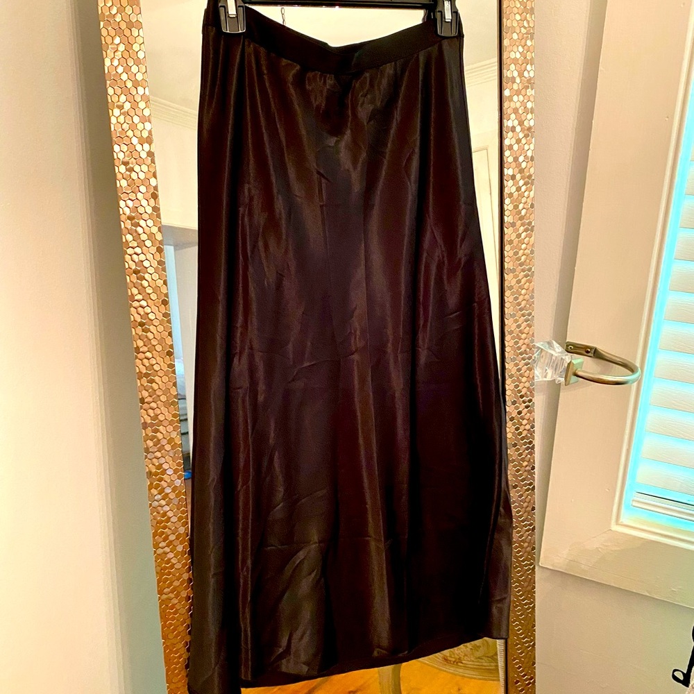 NWOT Black satin full length skirt 🖤